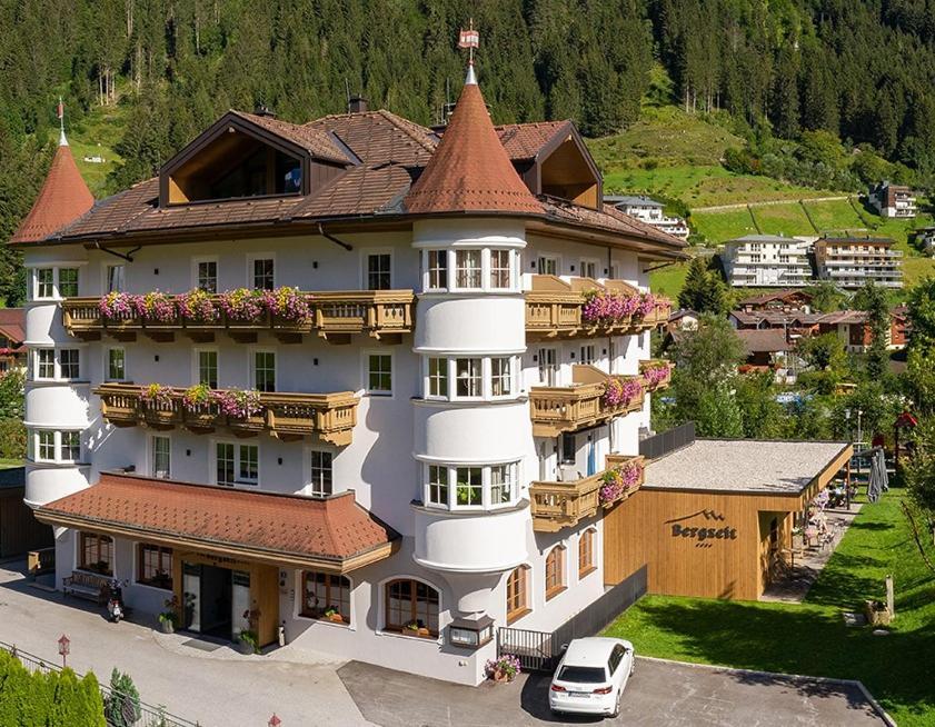 Hotel Bergzeit Grossarl Bagian luar foto